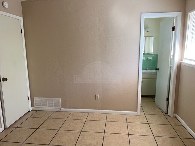 Building Photo - 1605 S FM 116
