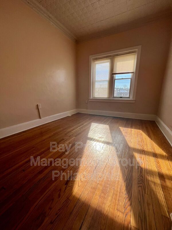 Building Photo - 254 E Main St