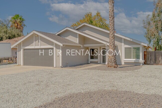 Building Photo - 435 Palm Cir