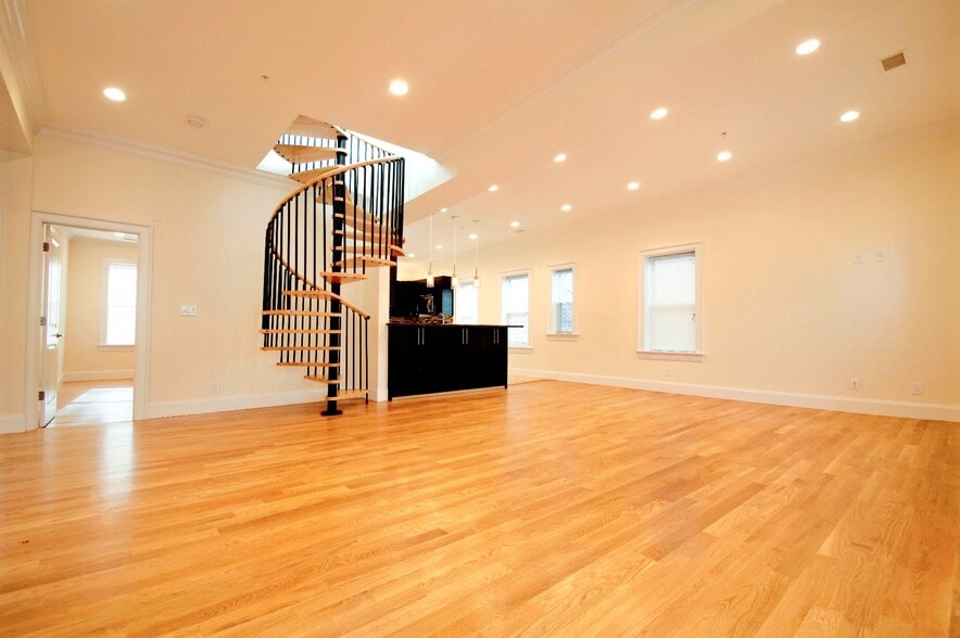 Building Photo - 78 Browne St