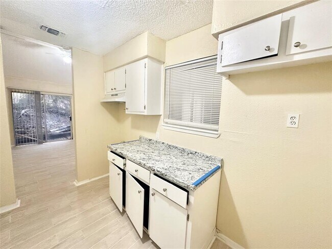 Building Photo - 4302 Scottsdale Rd