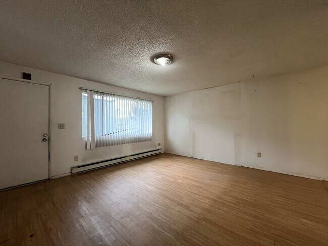 Building Photo - CCO867