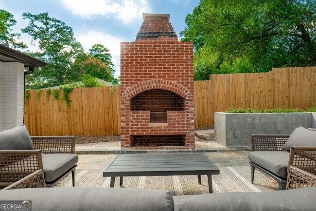 Building Photo - 3154 N Druid Hills Rd