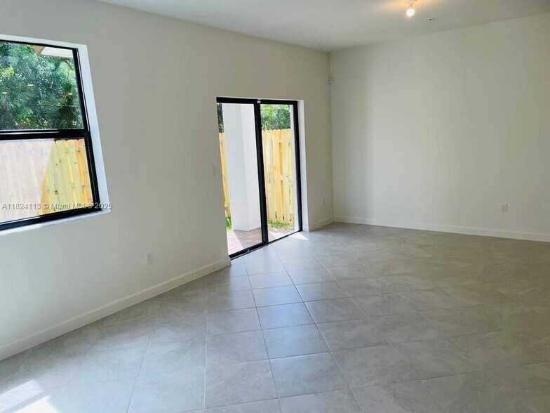 Building Photo - 275 SW 159th Ter