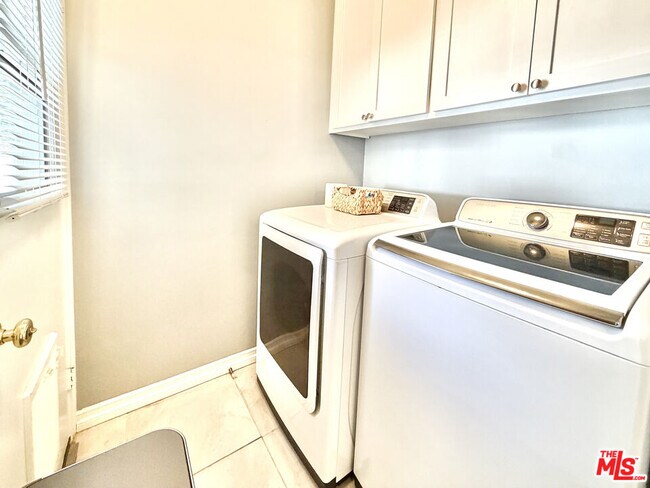Building Photo - 6127 Lockhurst Dr
