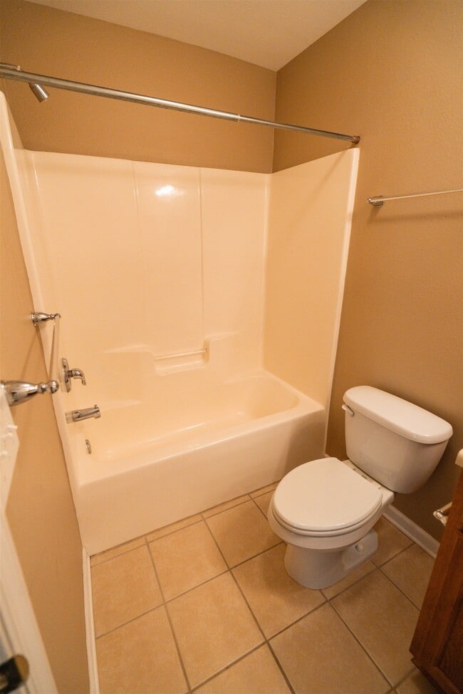 Building Photo - 4434 Gearhart Rd