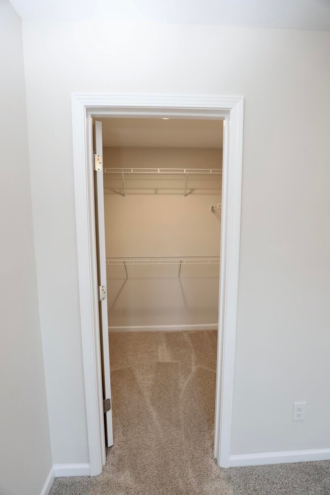 Building Photo - 1960 Barnhart Dr