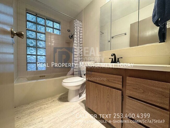 Building Photo - 1712 S 39th St