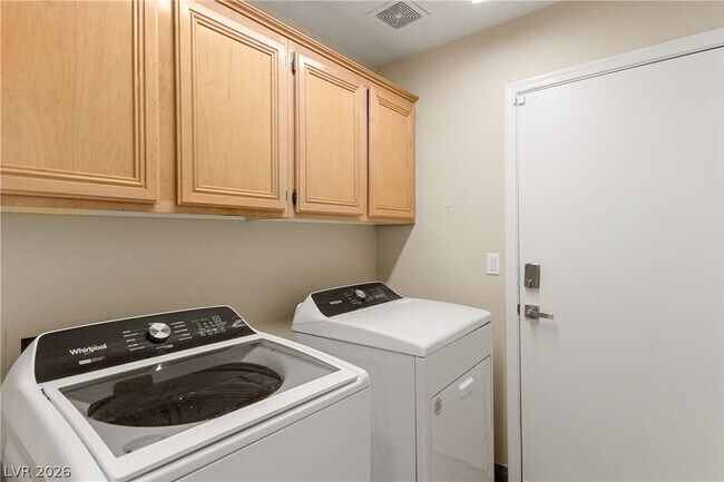 Building Photo - 110 La Suena Ct