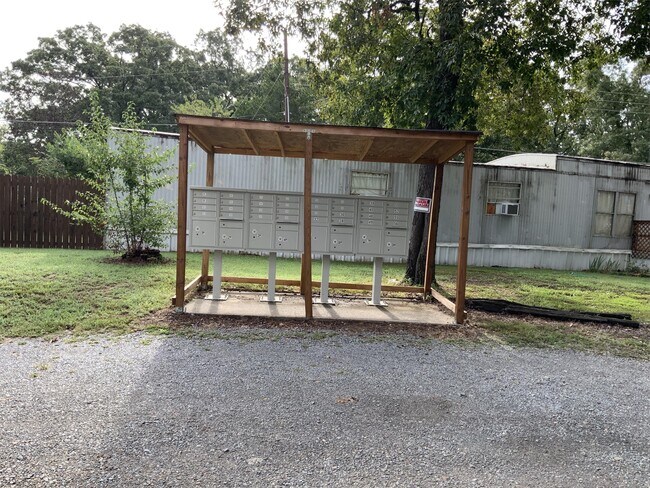 Building Photo - 1717 Hatcher Rd