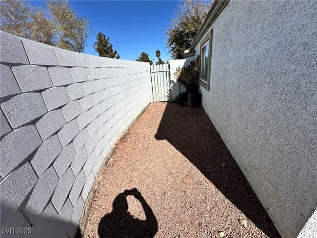 Building Photo - 5290 Panguitch Dr