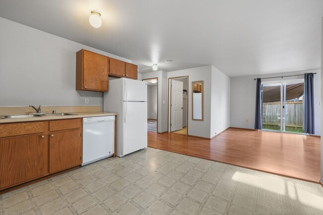 Building Photo - Move in Ready! Rambler duplex, 2 bed, 1 ba...