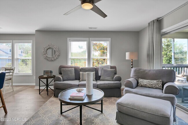 Building Photo - 3350 Club Villas Dr
