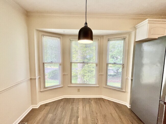Building Photo - 3 Bed, 2 Bath Nest In Beaver Run
