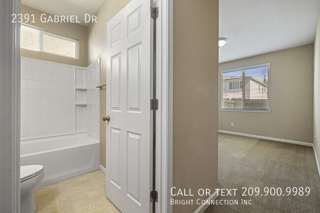 Building Photo - 2391 Gabriel Dr