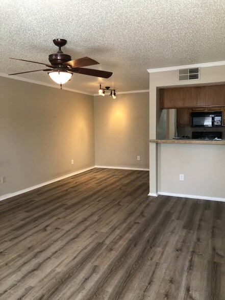 Dining & Bar - 3201 Donnelly Cir