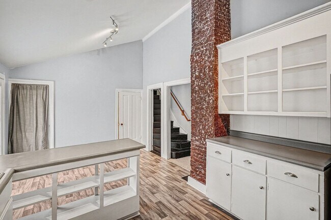 Building Photo - 501 Main St