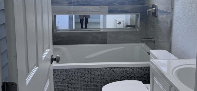 Building Photo - 731 46th St