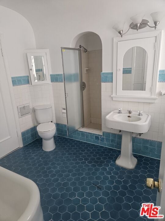 Building Photo - 122 N Detroit St