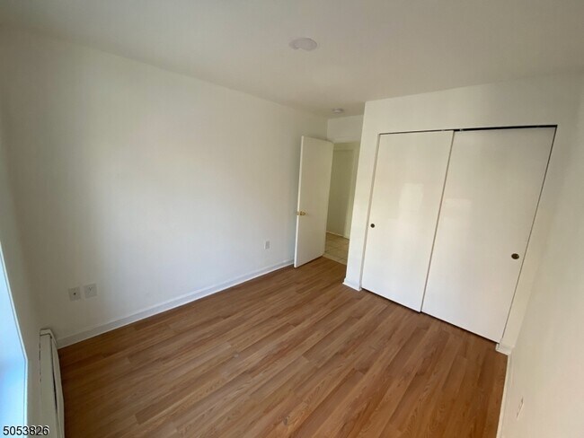 Building Photo - 20 Mt Prospect Ave