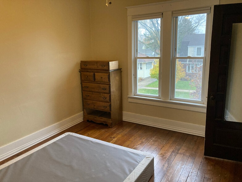 Building Photo - 535 Archer Ave