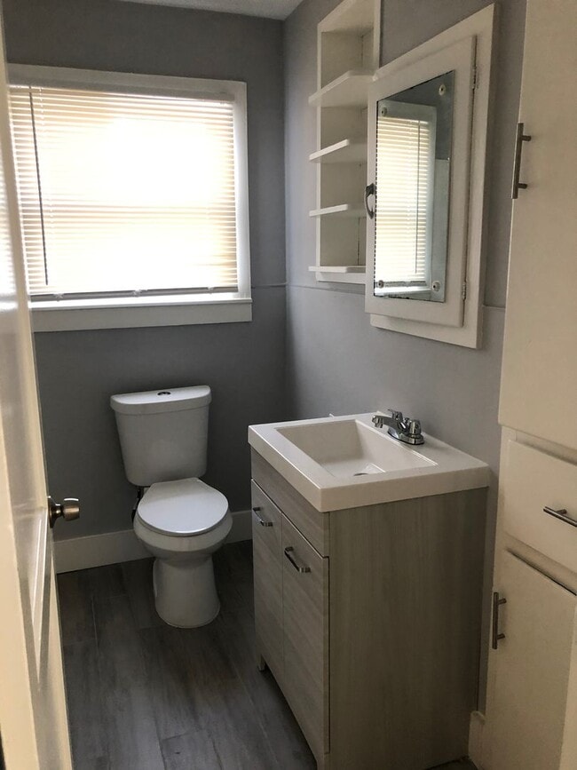 Building Photo - Newly renovated home located in the South end of Beaumont