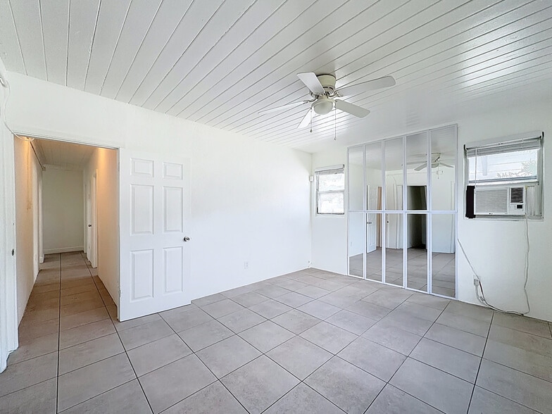 Building Photo - 401 NW 16th Ave