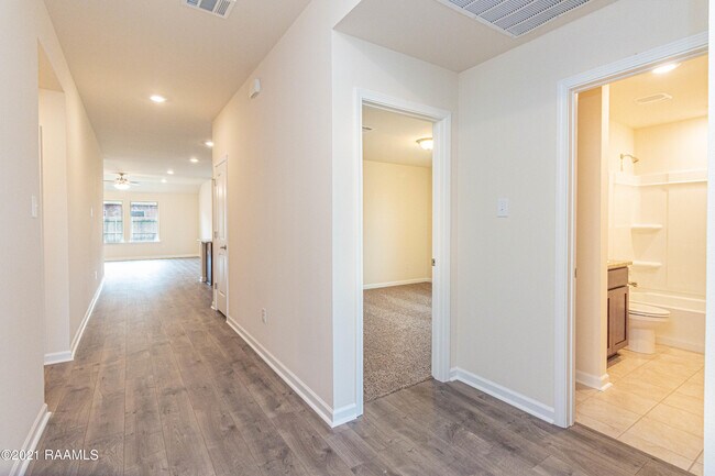 Building Photo - 110 Emerald Star Ln