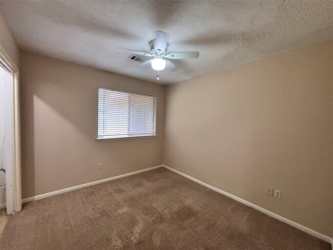 Building Photo - 15231 Cabots Landing Dr