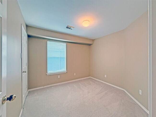 Building Photo - 63 Ledgestone Pl