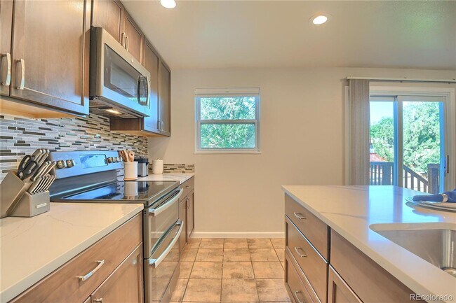 Building Photo - 10419 Iris Way