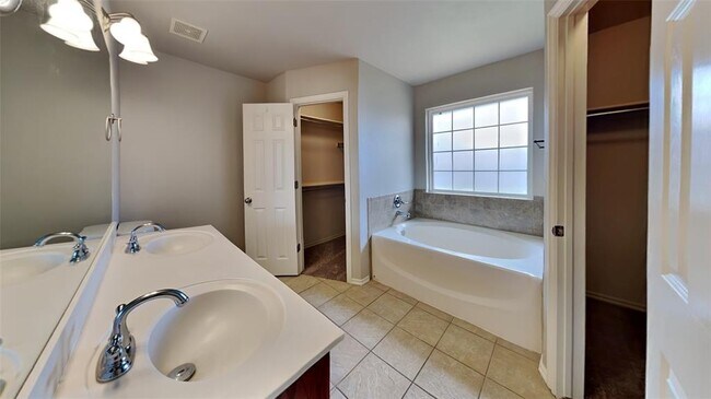 Building Photo - 1109 Westridge Dr
