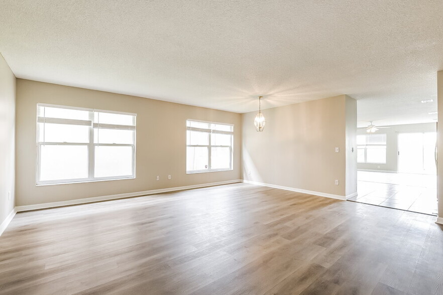 Building Photo - 12916 Los Alamitos