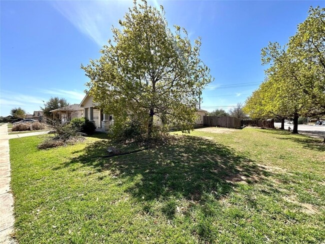 Building Photo - 15201 Knighten Ln