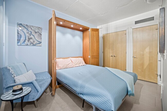 Building Photo - Logan Circle Condo