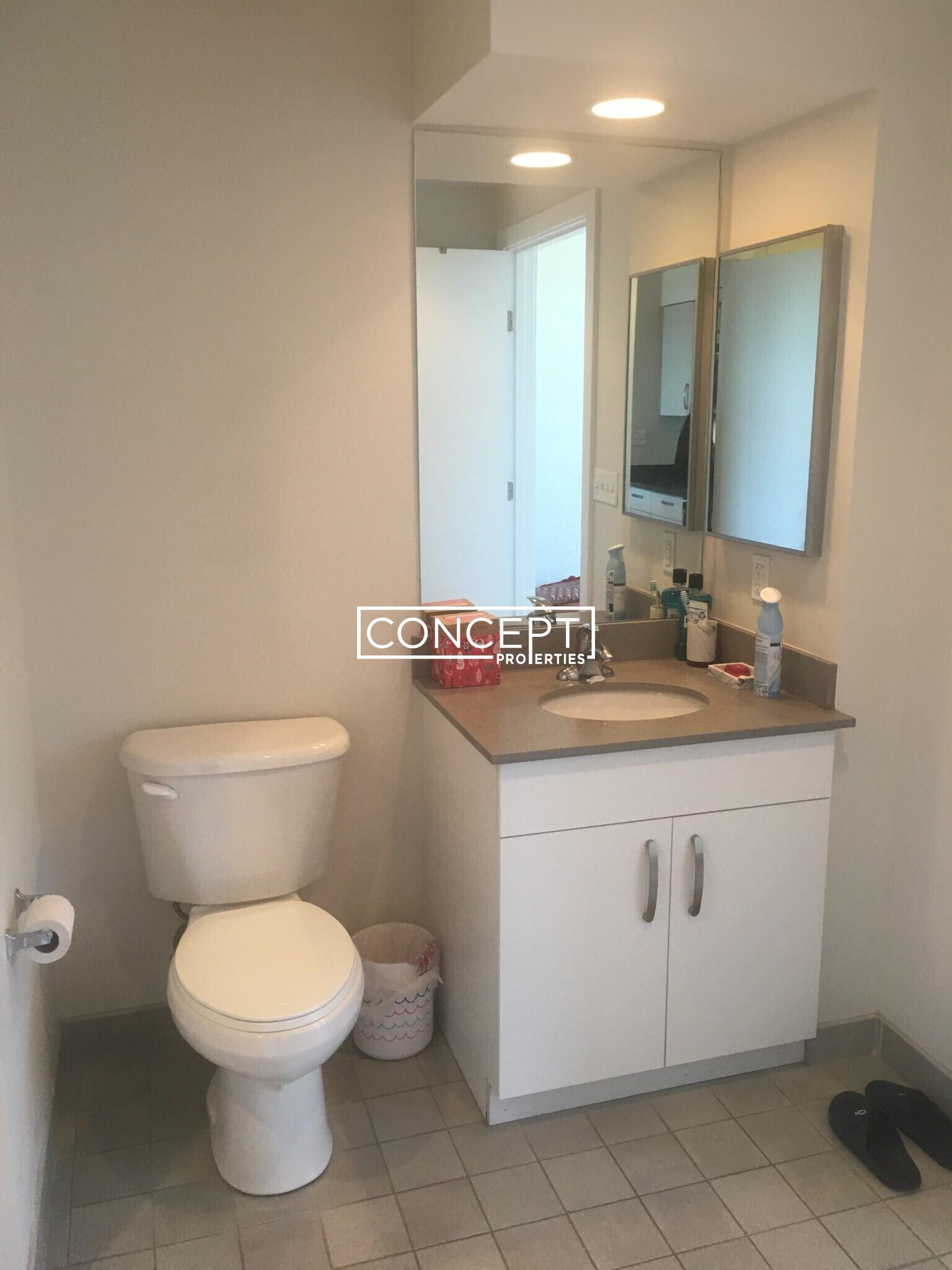 Building Photo - 601 Albany St