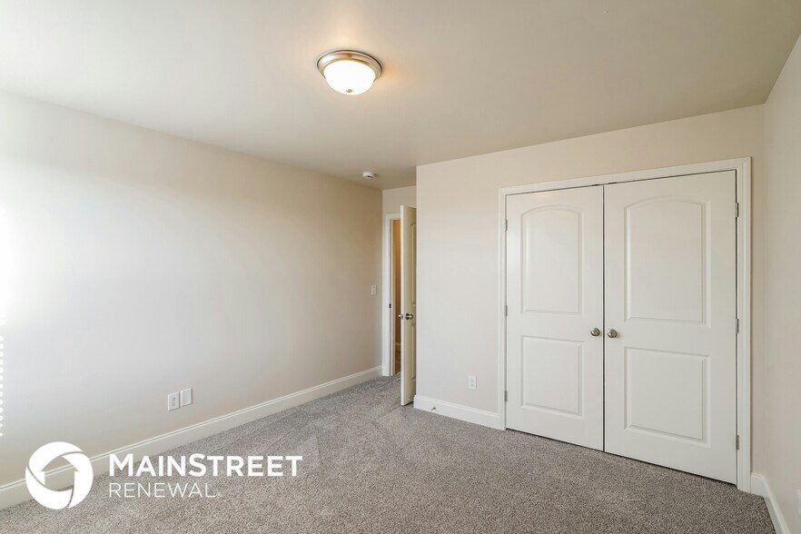 Building Photo - 1009 Ellington Dr