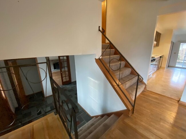 Building Photo - Large 4 Bedroom House, Franklin Regional School District - Available February!