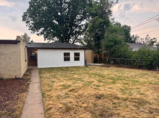 Building Photo - Updated 3 Bedroom 2 Bath Single Family Hom...