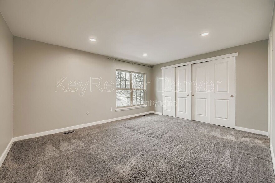 Building Photo - 7053 S Knolls Way