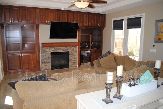 Building Photo - 2029 E Hackberry Pl