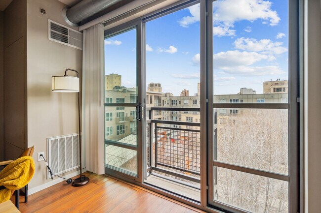 Building Photo - 616 Washington Ave S