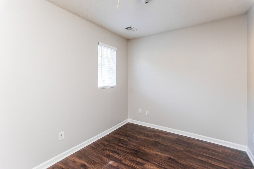 Building Photo - 320 Arrowhead Dr