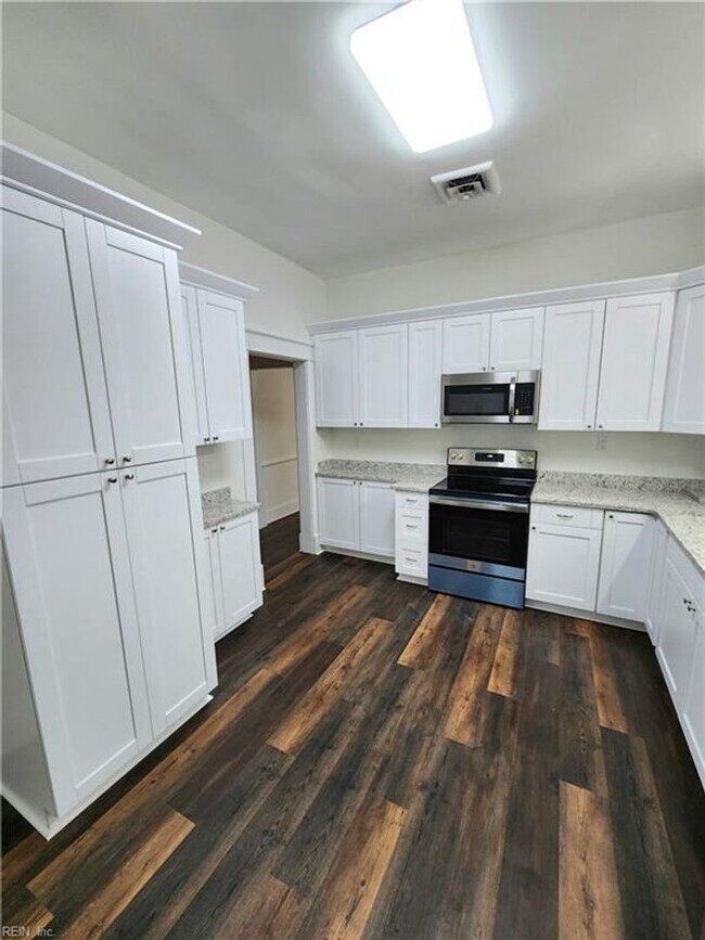 Building Photo - Gorgeous Gem on Corner Lot in Ghent!