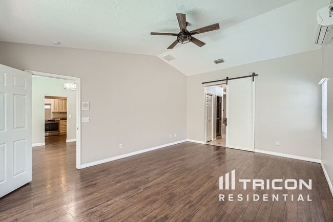 Building Photo - 854 Christina Cir