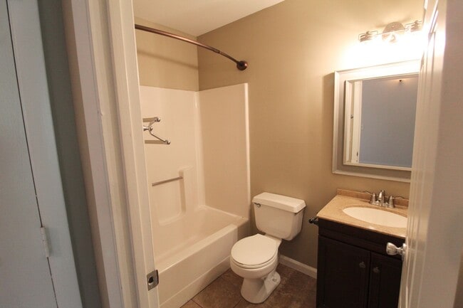 Building Photo - 1319 Bradley Dr