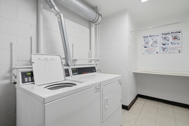 Building Photo - 4000 Triumvera Dr