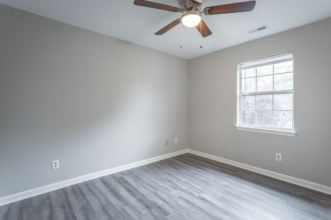 Building Photo - 2 Bedroom, 2 Bath townhome in East Brainerd!