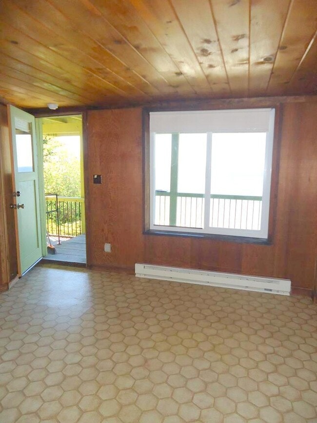 Building Photo - Cozy Seacliff Studio With Panoramic Ocean ...