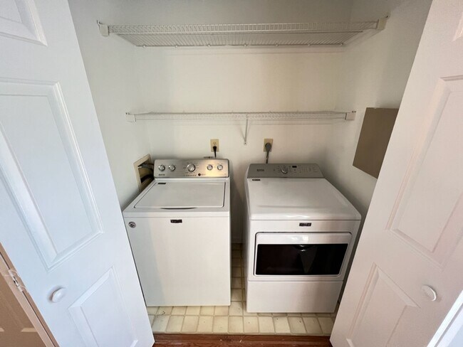 Building Photo - Adorable 2 Bed Townhome Convenient to Duke...